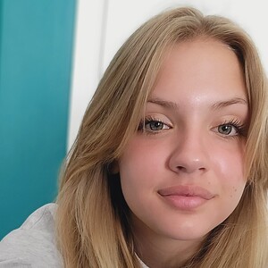 Mia_otto_cropped