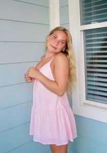 Ellie_bio_pic_cropped